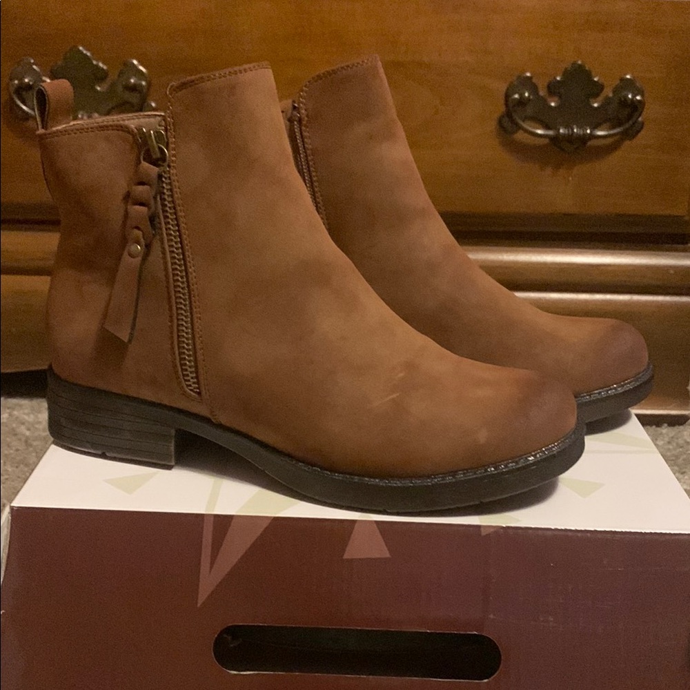 Wanderlust Brown Ankle Booties with Sleek Design